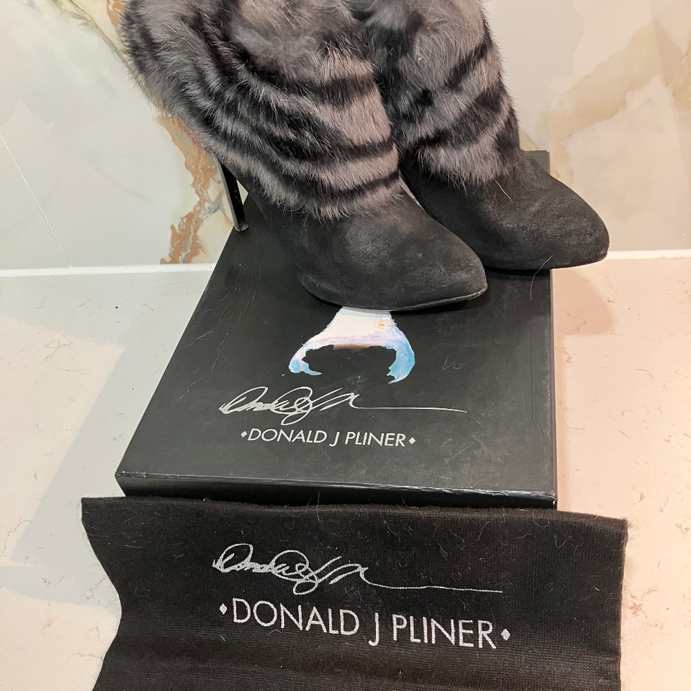 Donald J Pliner Vintage Zebra Shearling Boots - 7.5
